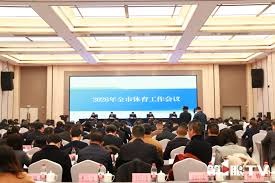 扑克里稳定打法解析（扑克中的稳健策略详解）